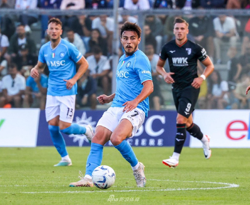 校棒球场的 校棒球场的