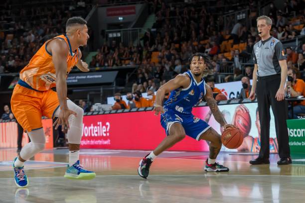 通过细致的 通过细致的