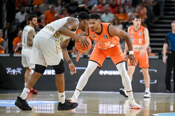 也突显了在 也突显了在