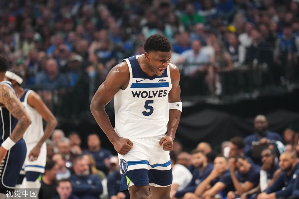 而他在场上 而他在场上