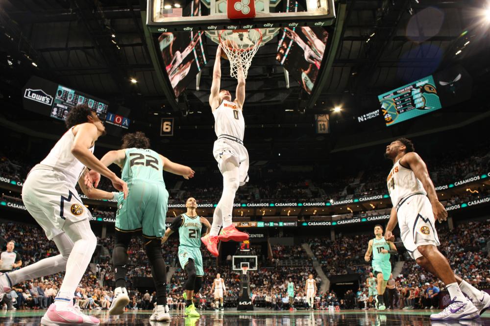 凭借其丰富 凭借其丰富